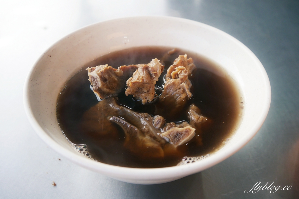 通霄廟口阿嬤臭豆腐｜通霄在地50年的臭豆腐，考試100分可以免費吃 @飛天璇的口袋