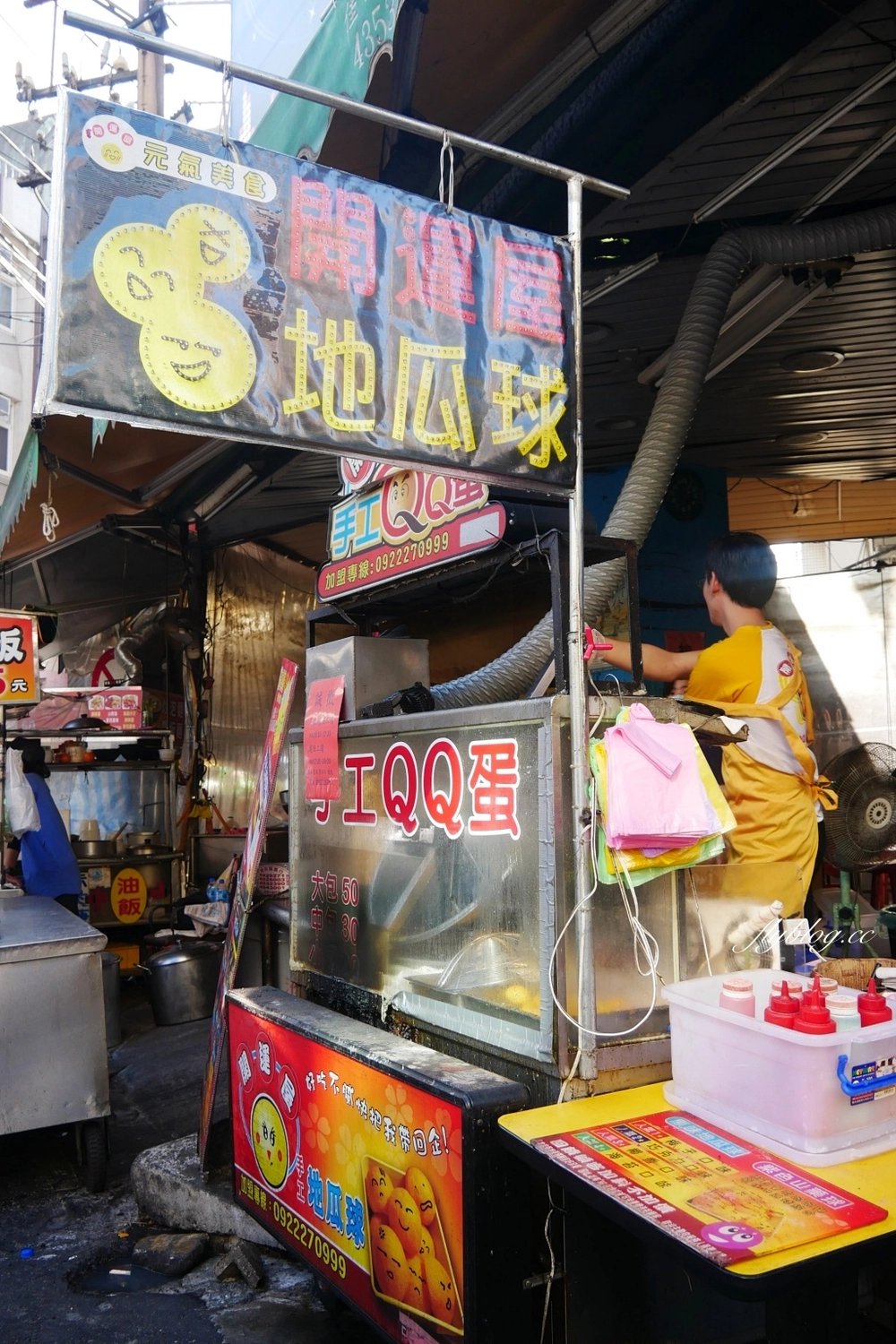 開運屋地瓜球｜中原夜市人氣地瓜球，一出爐就秒殺的銅板美食 @飛天璇的口袋