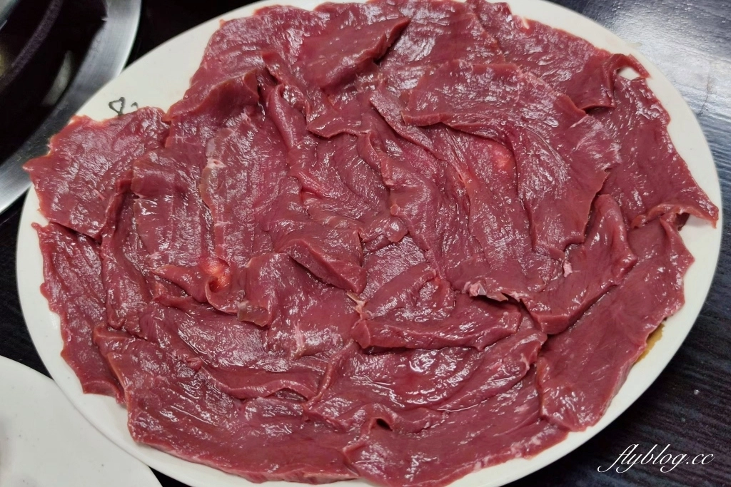 嘉義新港｜光復牛肉店，開很遠的車也要來吃的溫體牛肉鍋 @飛天璇的口袋