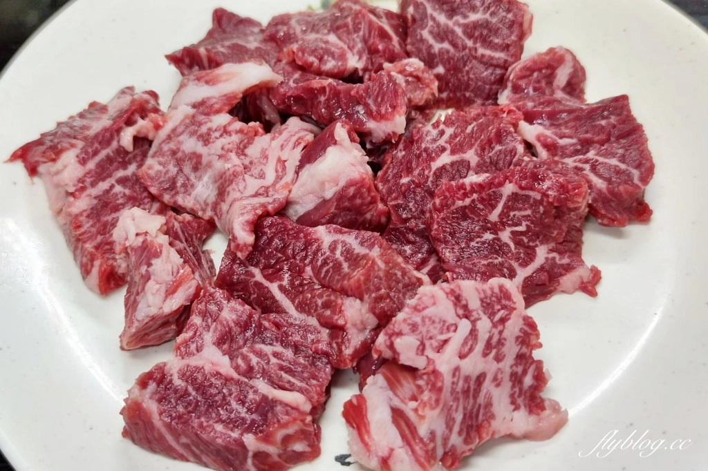 嘉義新港｜光復牛肉店，開很遠的車也要來吃的溫體牛肉鍋 @飛天璇的口袋