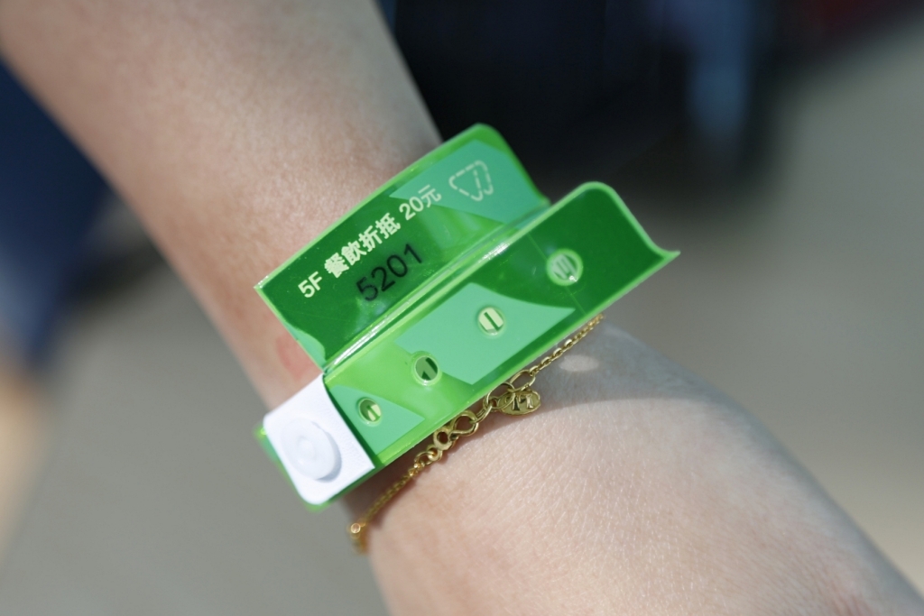 台南中西｜南美春室 The POOL，台南美術二館玻璃屋咖啡館，以天空公園為概念建築美學 @飛天璇的口袋