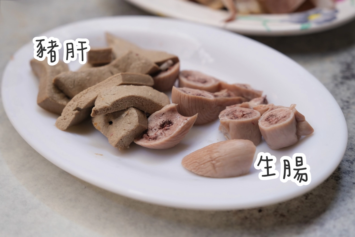 台南中西｜阿財點心．沙卡里巴市場內的香腸熟肉，台南傳承一甲子的銅板美食 @飛天璇的口袋