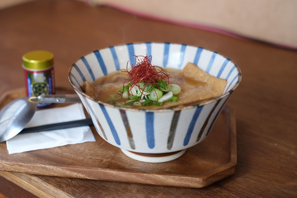 台南中西｜島鹿喫茶．隱身巷弄裡的的老宅咖啡館，充滿日式昭和時代氛圍 @飛天璇的口袋