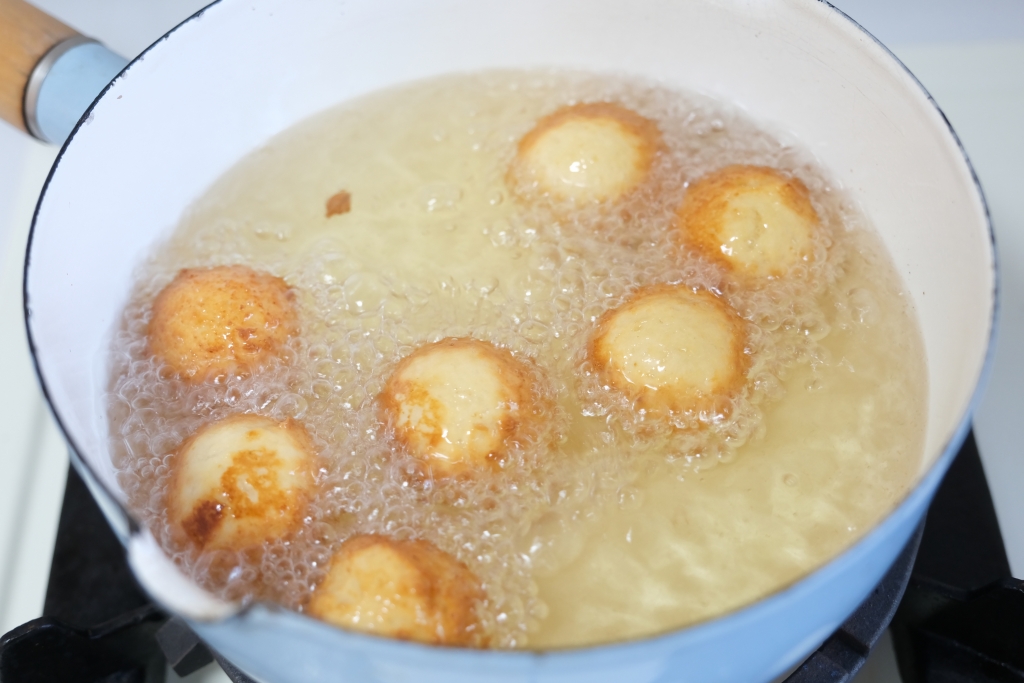 豆乳甜甜圈做法｜用鬆餅粉和豆腐做出「豆乳甜甜圈食譜」，免發酵免烤箱10分鐘就完成 @飛天璇的口袋