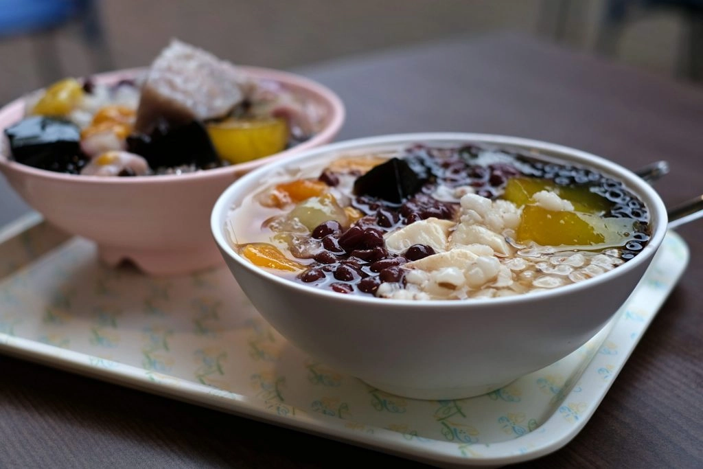 新竹橫山｜內灣老街豆花粉圓創始店｜內灣老街底老字號豆花店，芋圓軟Q豆花滑嫩粉粿好吃 @飛天璇的口袋