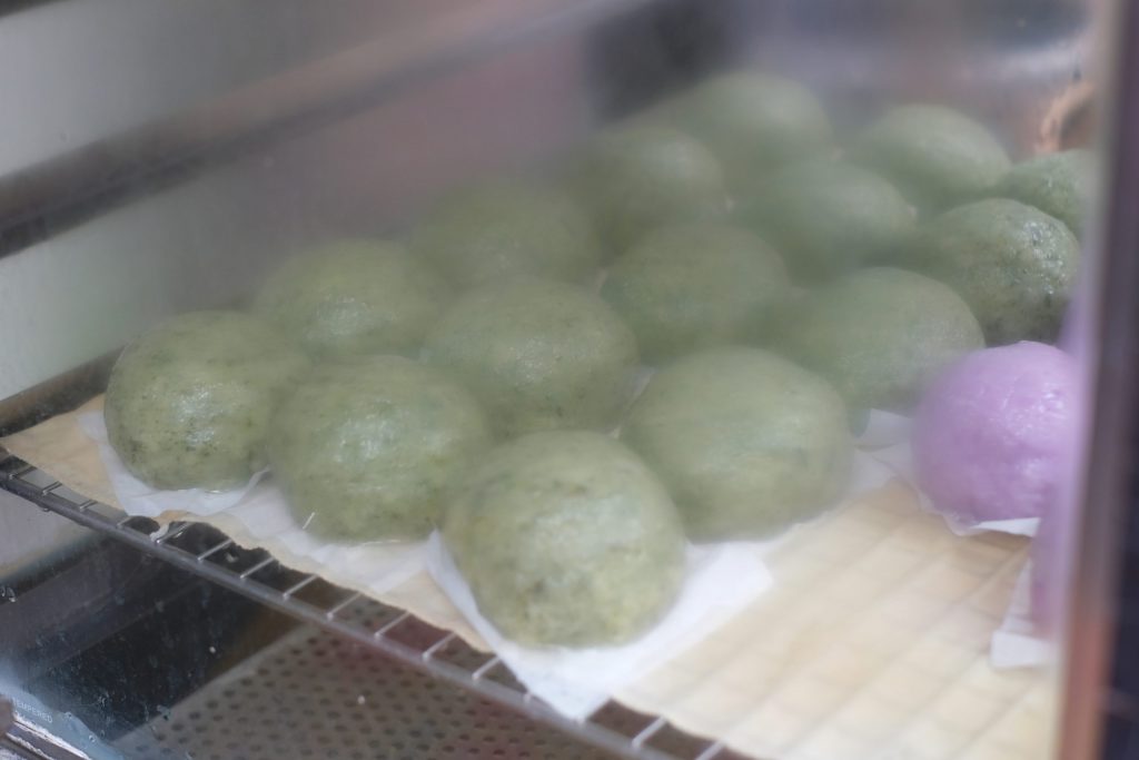 新竹橫山｜大嬸婆紫玉菜包｜內灣老街必吃大嬸婆草仔粿，一抵達就先預約才可以免久候 @飛天璇的口袋