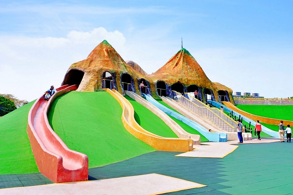 苗栗竹南｜獅山多功能運動公園，竹南多功能親子公園，七線道火炎山溜滑梯 @飛天璇的口袋