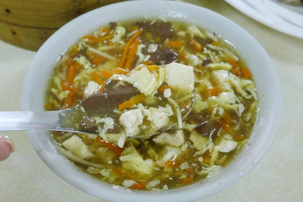 老邵小籠包｜西螺菜市場「老邵小籠包」，被小籠包耽誤的滷味店 @飛天璇的口袋