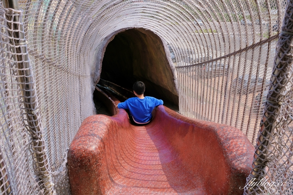 苗栗竹南｜獅山多功能運動公園，竹南多功能親子公園，七線道火炎山溜滑梯 @飛天璇的口袋