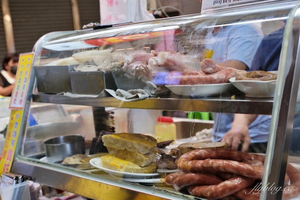 台南中西｜阿財點心．沙卡里巴市場內的香腸熟肉，台南傳承一甲子的銅板美食 @飛天璇的口袋