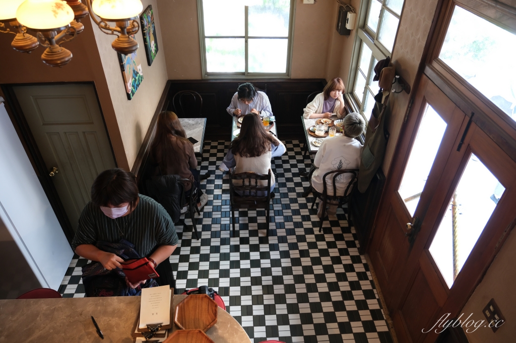 台南中西｜島鹿喫茶．隱身巷弄裡的的老宅咖啡館，充滿日式昭和時代氛圍 @飛天璇的口袋