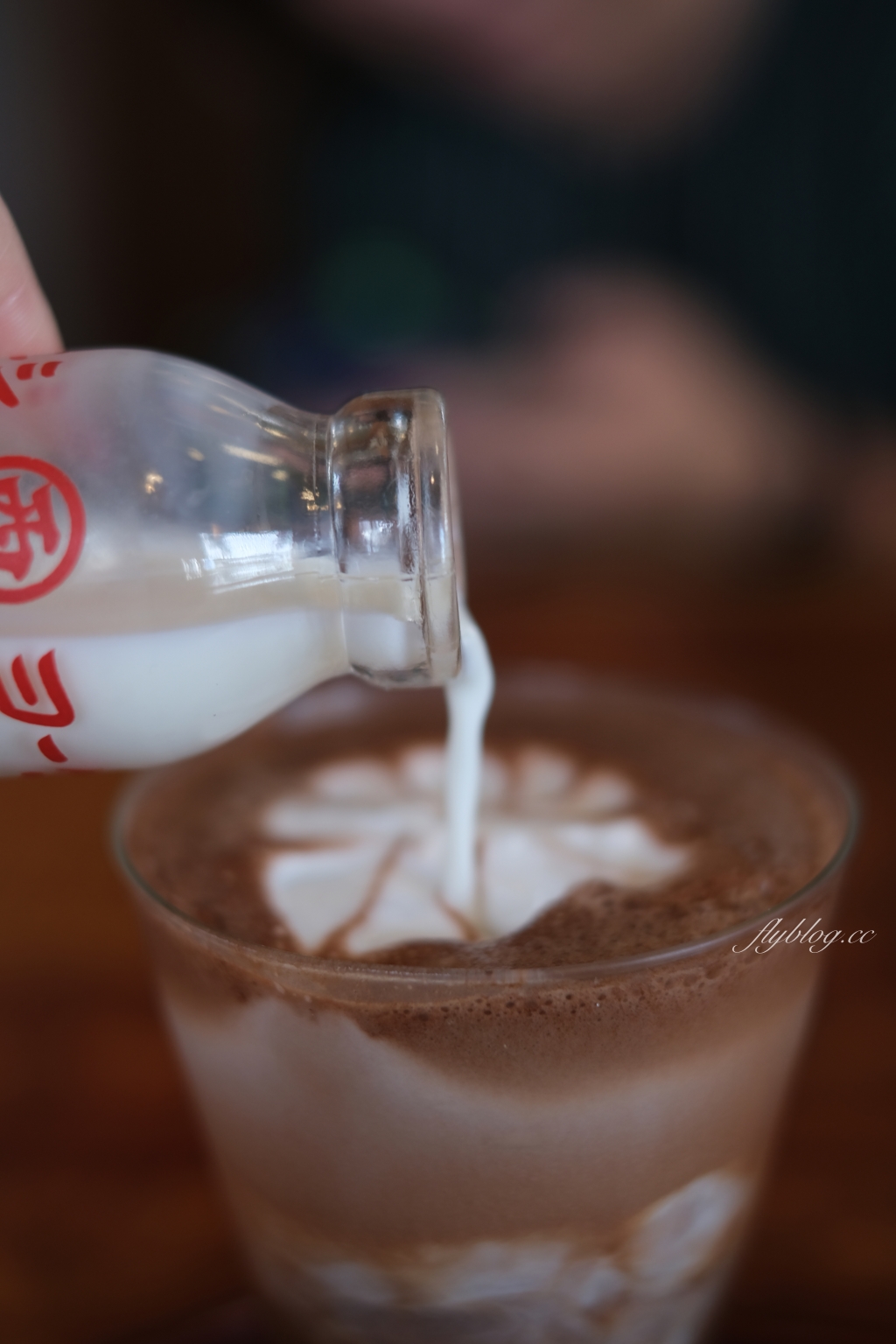 台南中西｜島鹿喫茶．隱身巷弄裡的的老宅咖啡館，充滿日式昭和時代氛圍 @飛天璇的口袋