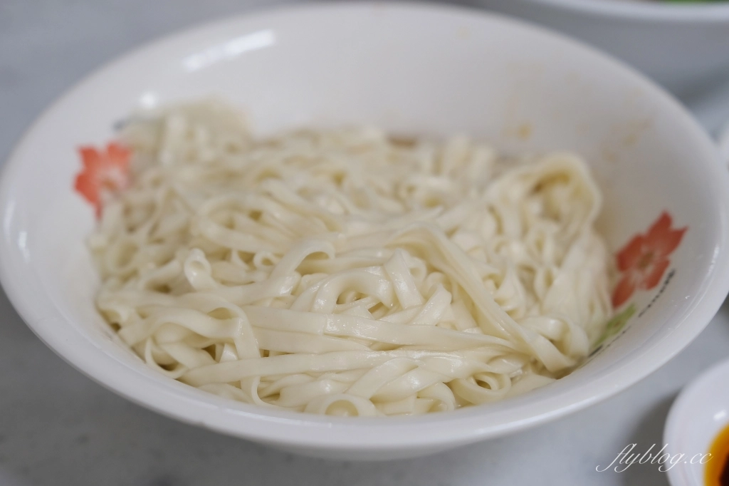 苗栗卓蘭｜細珍小吃店，卓蘭必吃小吃店，推薦三角圓、水餃和餛飩湯 @飛天璇的口袋