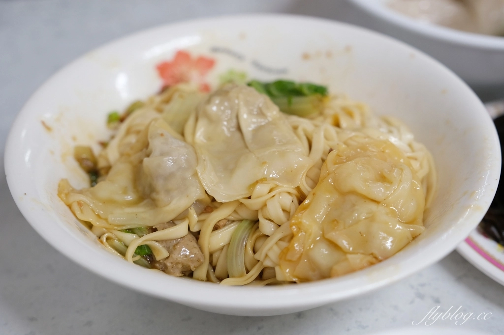 苗栗卓蘭｜細珍小吃店，卓蘭必吃小吃店，推薦三角圓、水餃和餛飩湯 @飛天璇的口袋