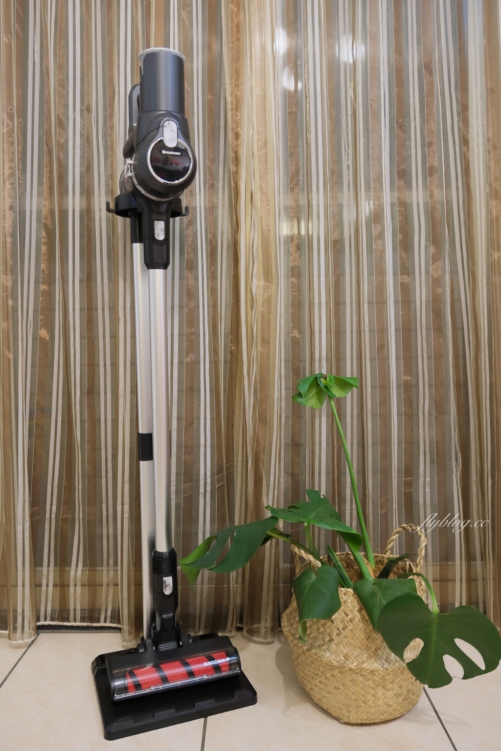 【家電開箱】MAO Clean M7電動濕拖無線除蟎吸塵器 CP值又平價的美型吸塵器 搭配豪華16配件組 一次搞定吸塵＋濕拖 @飛天璇的口袋