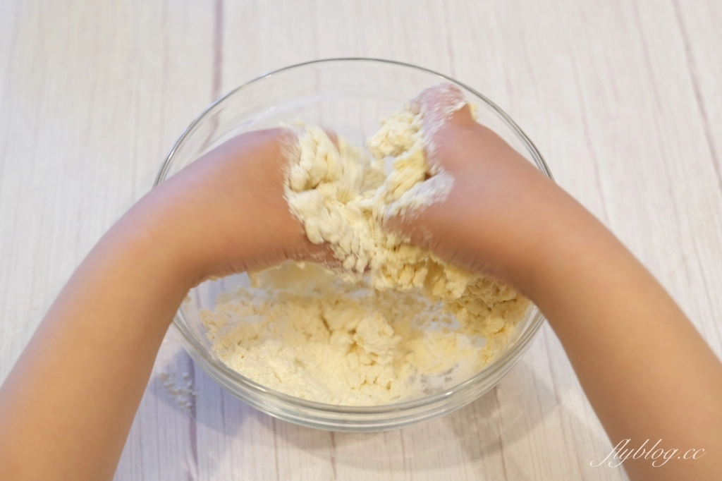 豆乳甜甜圈做法｜用鬆餅粉和豆腐做出「豆乳甜甜圈食譜」，免發酵免烤箱10分鐘就完成 @飛天璇的口袋