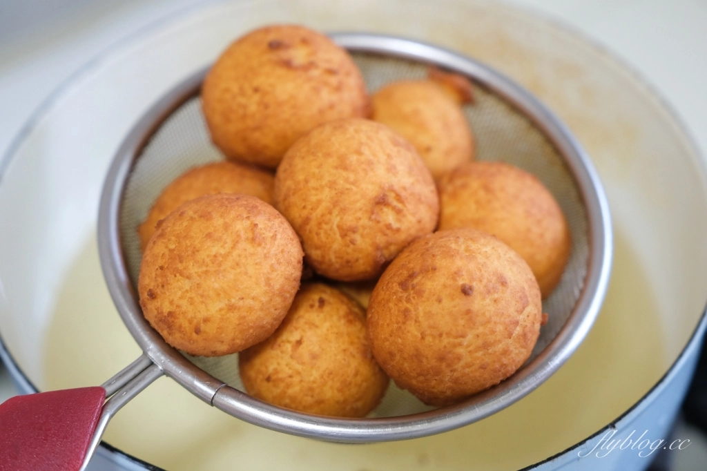 豆乳甜甜圈做法｜用鬆餅粉和豆腐做出「豆乳甜甜圈食譜」，免發酵免烤箱10分鐘就完成 @飛天璇的口袋