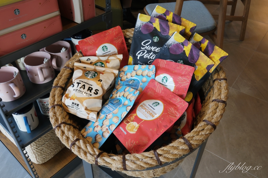 彰化美食｜彰化金馬路星巴克，以八卦山為意象的星巴克，透明落地窗唯美好拍 @飛天璇的口袋