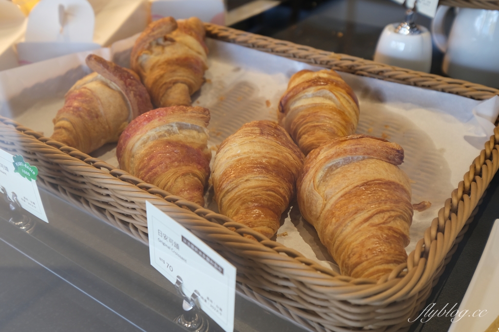 彰化美食｜彰化金馬路星巴克，以八卦山為意象的星巴克，透明落地窗唯美好拍 @飛天璇的口袋