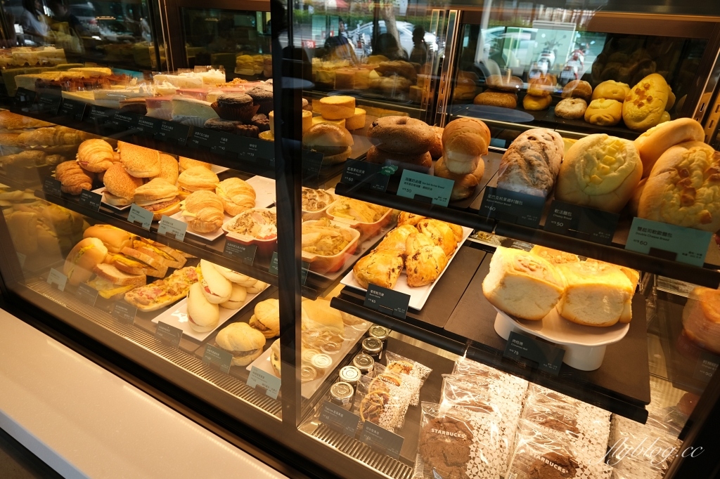 彰化美食｜彰化金馬路星巴克，以八卦山為意象的星巴克，透明落地窗唯美好拍 @飛天璇的口袋