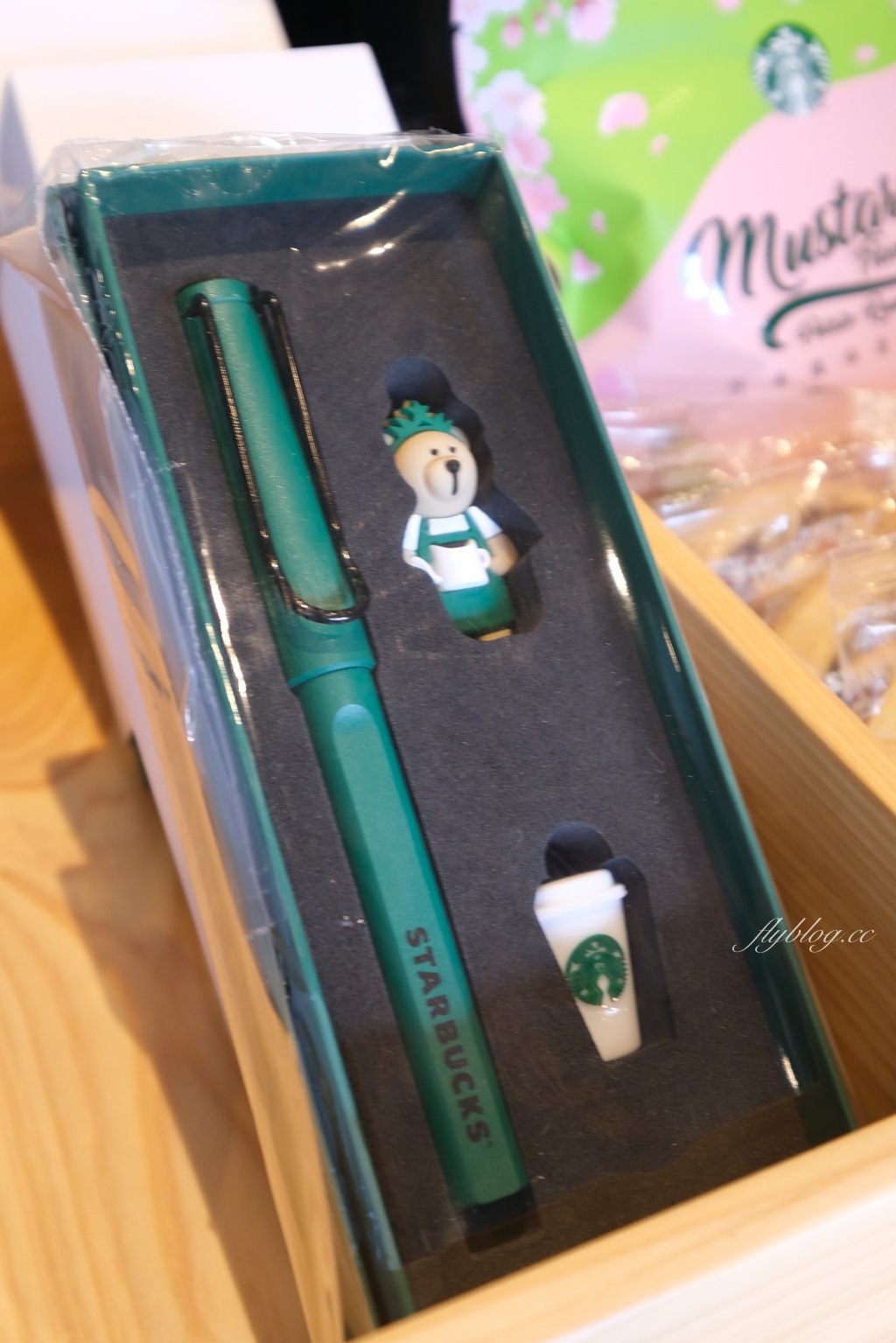 彰化美食｜彰化金馬路星巴克，以八卦山為意象的星巴克，透明落地窗唯美好拍 @飛天璇的口袋