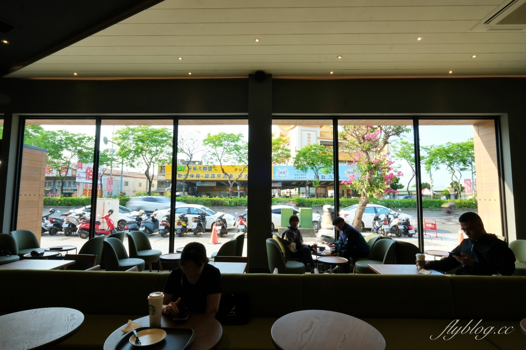 彰化美食｜彰化金馬路星巴克，以八卦山為意象的星巴克，透明落地窗唯美好拍 @飛天璇的口袋