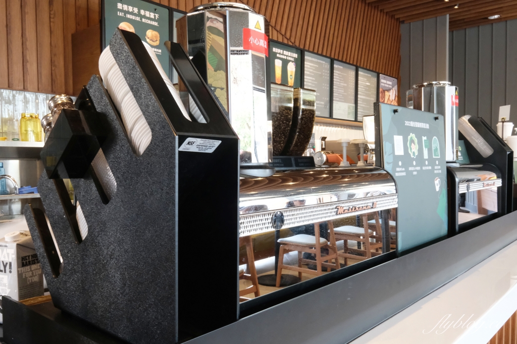 彰化美食｜彰化金馬路星巴克，以八卦山為意象的星巴克，透明落地窗唯美好拍 @飛天璇的口袋