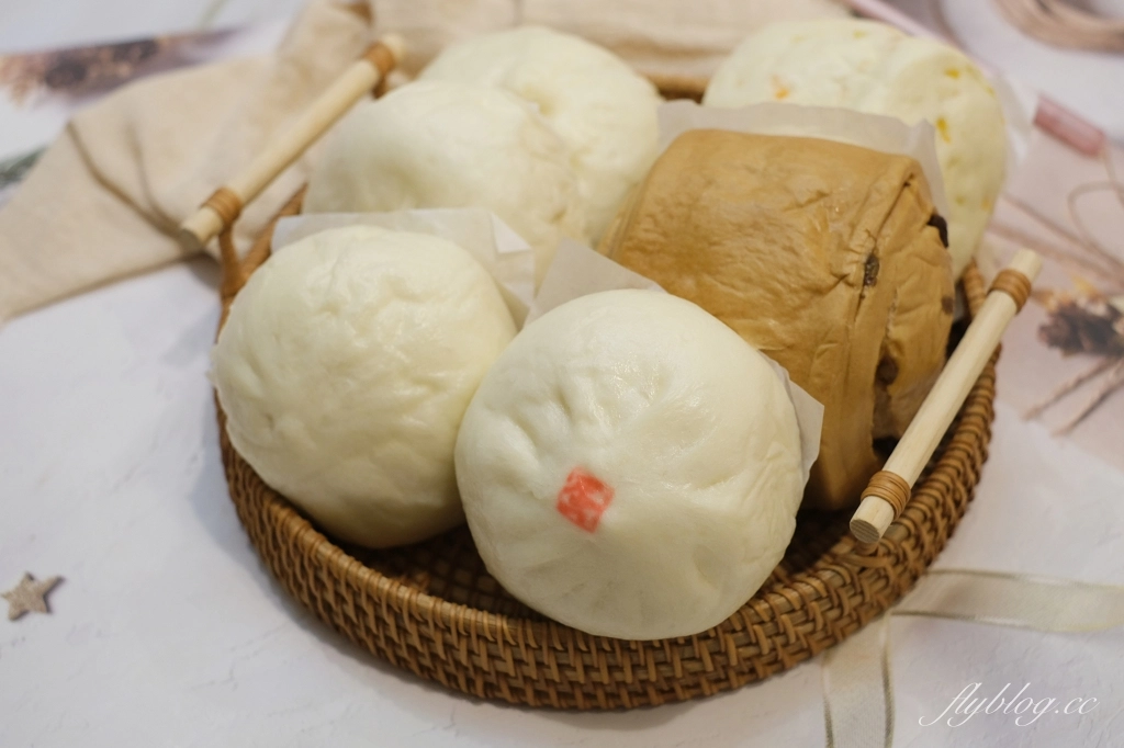 台中北屯｜頂記東坡蛋黃鮮肉包．位於北屯一點利市場的肉包，內餡飽滿香氣十足 @飛天璇的口袋