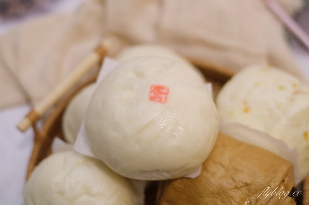 台中北屯｜頂記東坡蛋黃鮮肉包．位於北屯一點利市場的肉包，內餡飽滿香氣十足 @飛天璇的口袋