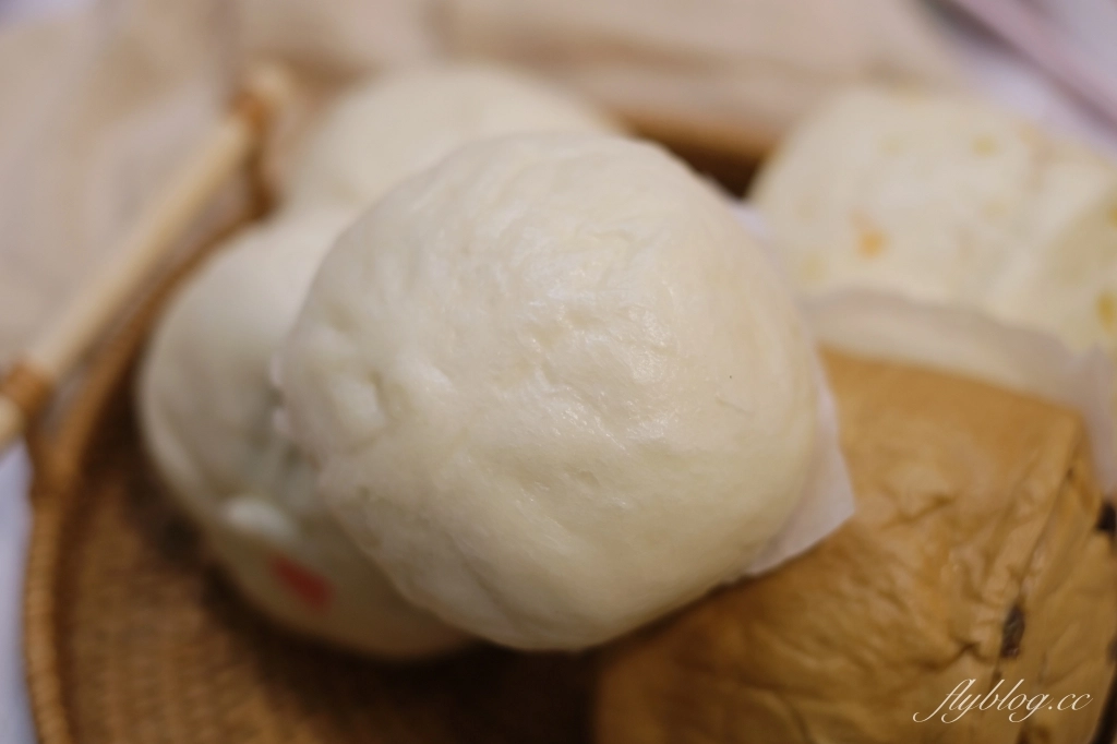 台中北屯｜頂記東坡蛋黃鮮肉包．位於北屯一點利市場的肉包，內餡飽滿香氣十足 @飛天璇的口袋