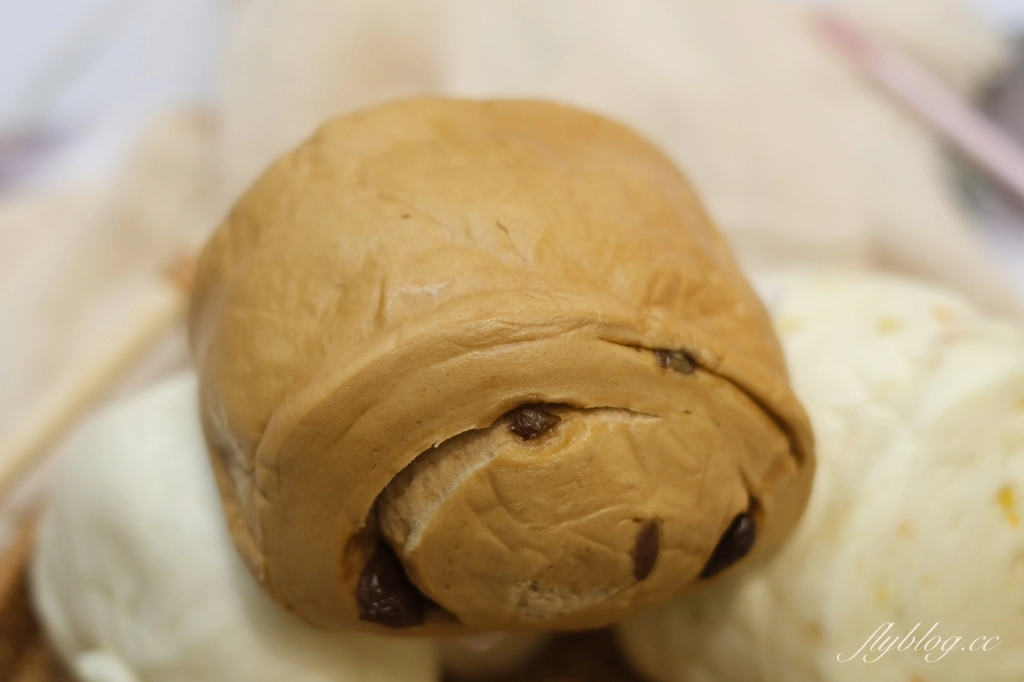 台中北屯｜頂記東坡蛋黃鮮肉包．位於北屯一點利市場的肉包，內餡飽滿香氣十足 @飛天璇的口袋