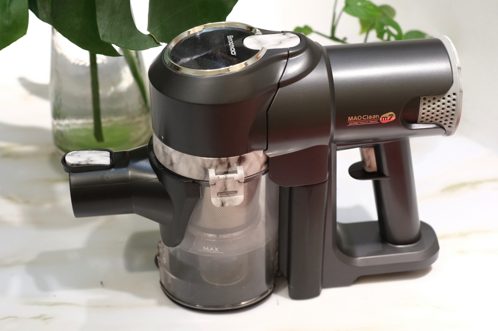 【家電開箱】MAO Clean M7電動濕拖無線除蟎吸塵器 CP值又平價的美型吸塵器 搭配豪華16配件組 一次搞定吸塵＋濕拖 @飛天璇的口袋