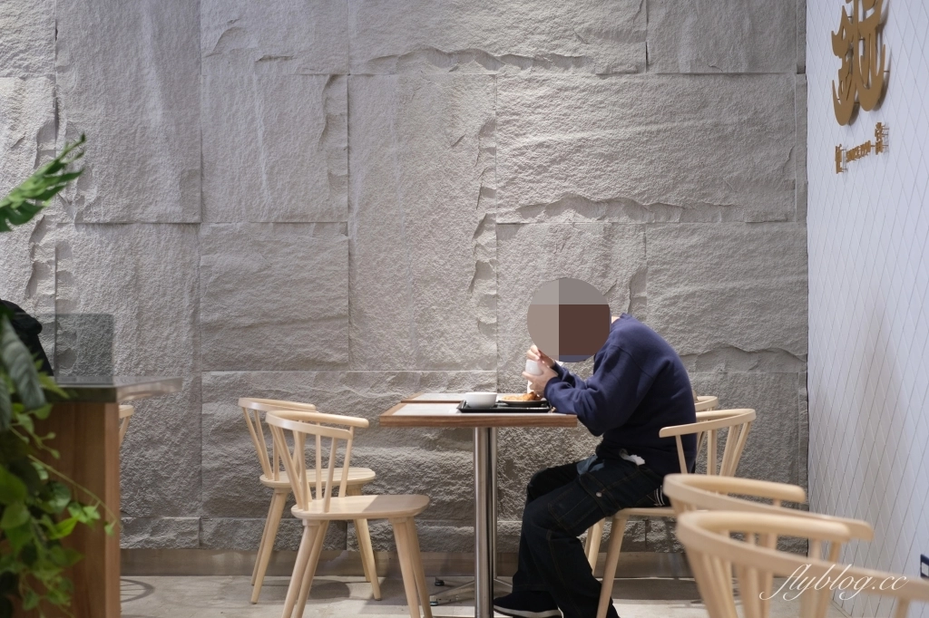 金大元便當｜台中20年草袋飯老店，崇德路新門市充滿網美風，網友推薦雞腿飯必點 @飛天璇的口袋