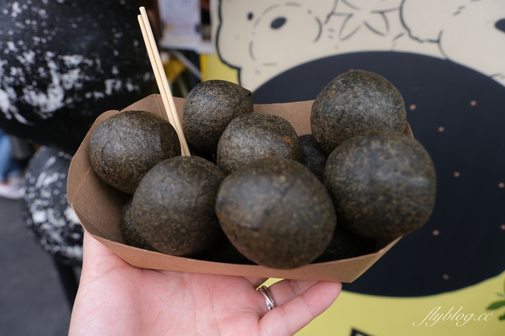 台中西區｜你猜猜黑心地瓜球，審計新村新排隊美食，巨大版地瓜球一次吃得過癮 @飛天璇的口袋