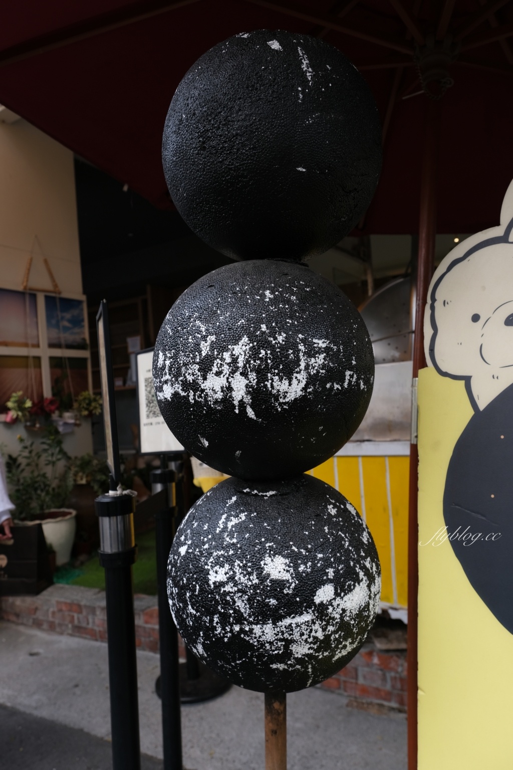 台中西區｜你猜猜黑心地瓜球，審計新村新排隊美食，巨大版地瓜球一次吃得過癮 @飛天璇的口袋