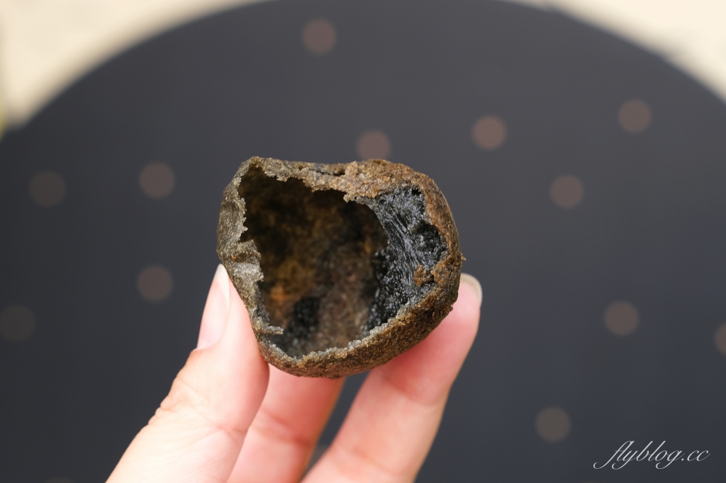 台中西區｜你猜猜黑心地瓜球，審計新村新排隊美食，巨大版地瓜球一次吃得過癮 @飛天璇的口袋