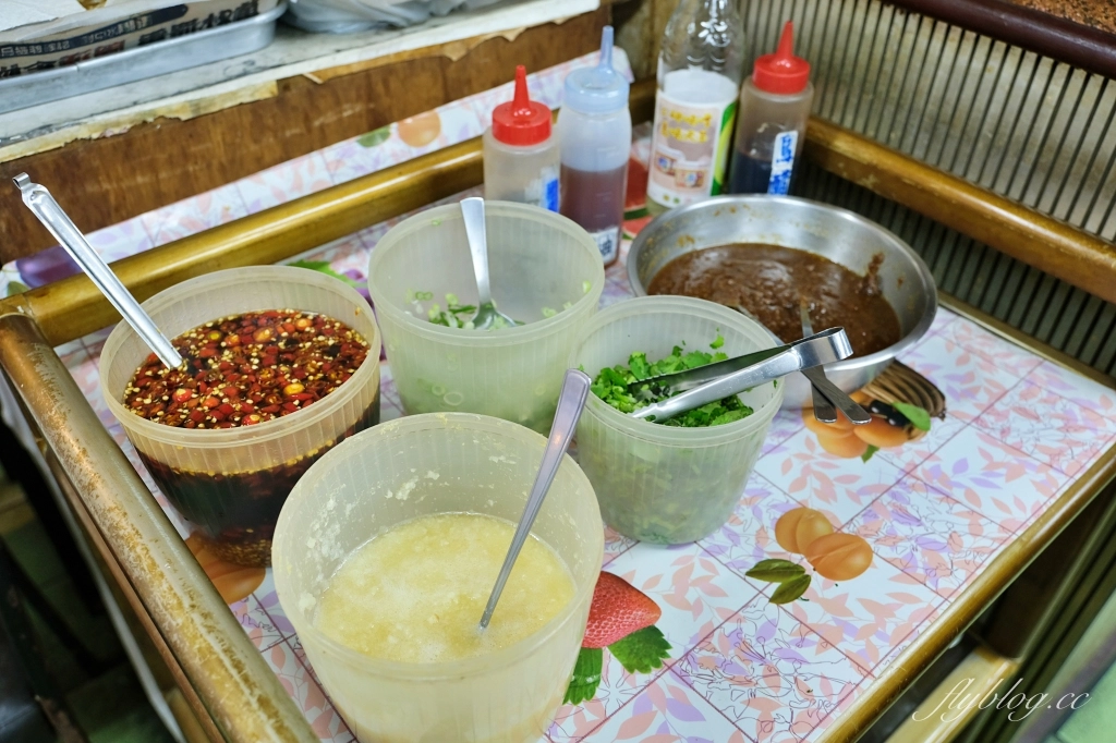 台中中區｜汕頭牛肉劉沙茶總店，電子街在地60年的炭火沙茶鍋，傳承老兵父親的好手藝 @飛天璇的口袋