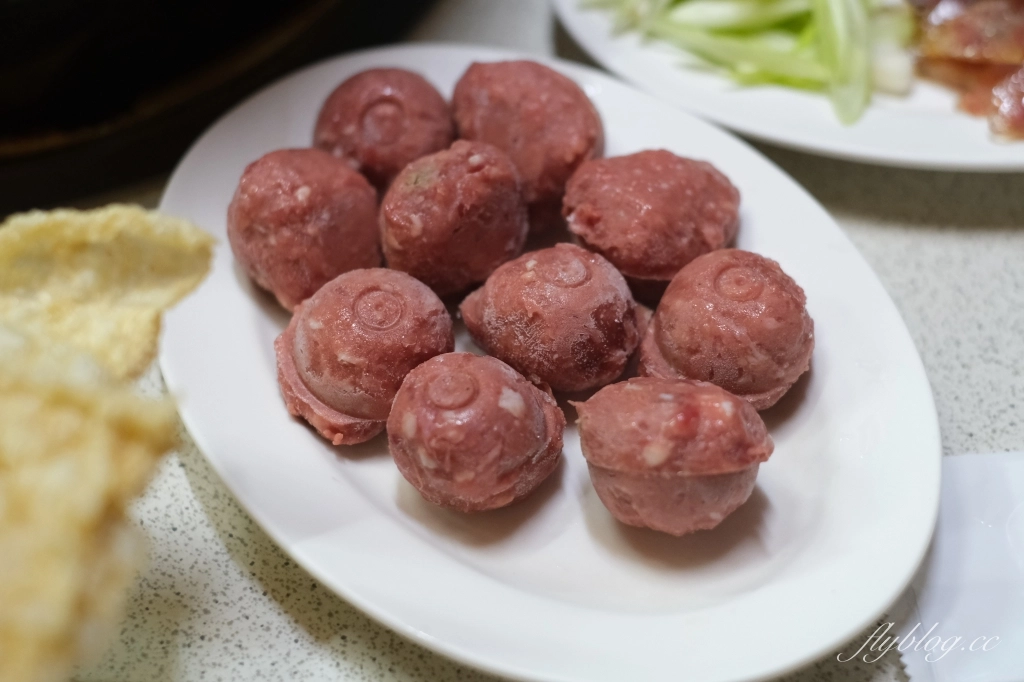 台中中區｜汕頭牛肉劉沙茶總店，電子街在地60年的炭火沙茶鍋，傳承老兵父親的好手藝 @飛天璇的口袋