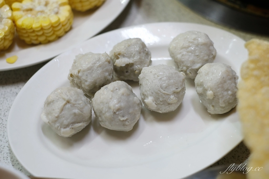 台中中區｜汕頭牛肉劉沙茶總店，電子街在地60年的炭火沙茶鍋，傳承老兵父親的好手藝 @飛天璇的口袋
