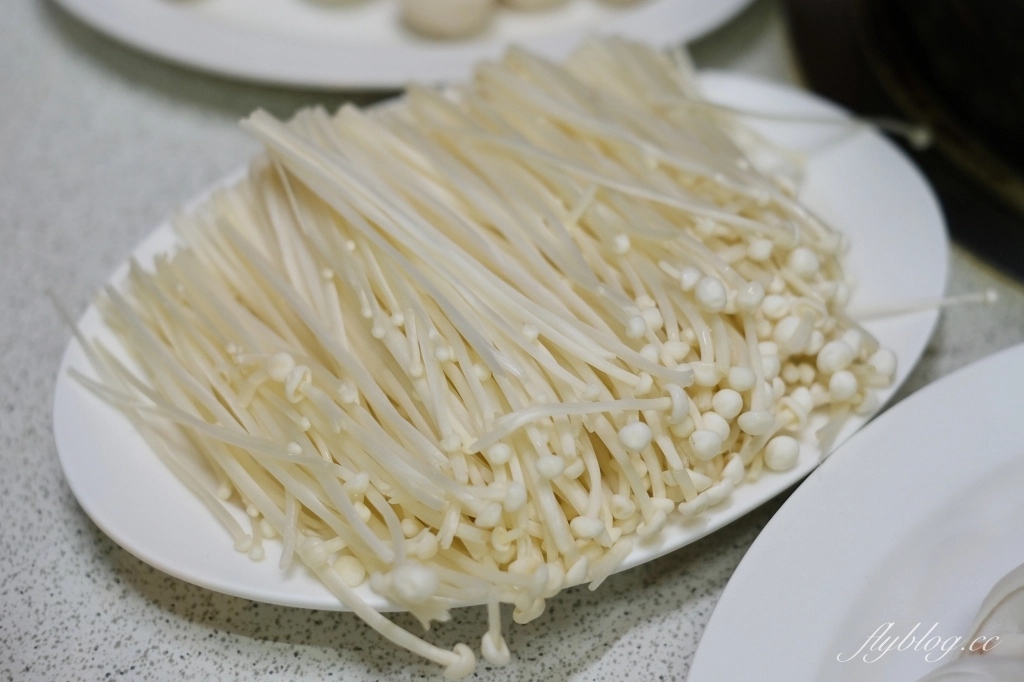 台中中區｜汕頭牛肉劉沙茶總店，電子街在地60年的炭火沙茶鍋，傳承老兵父親的好手藝 @飛天璇的口袋