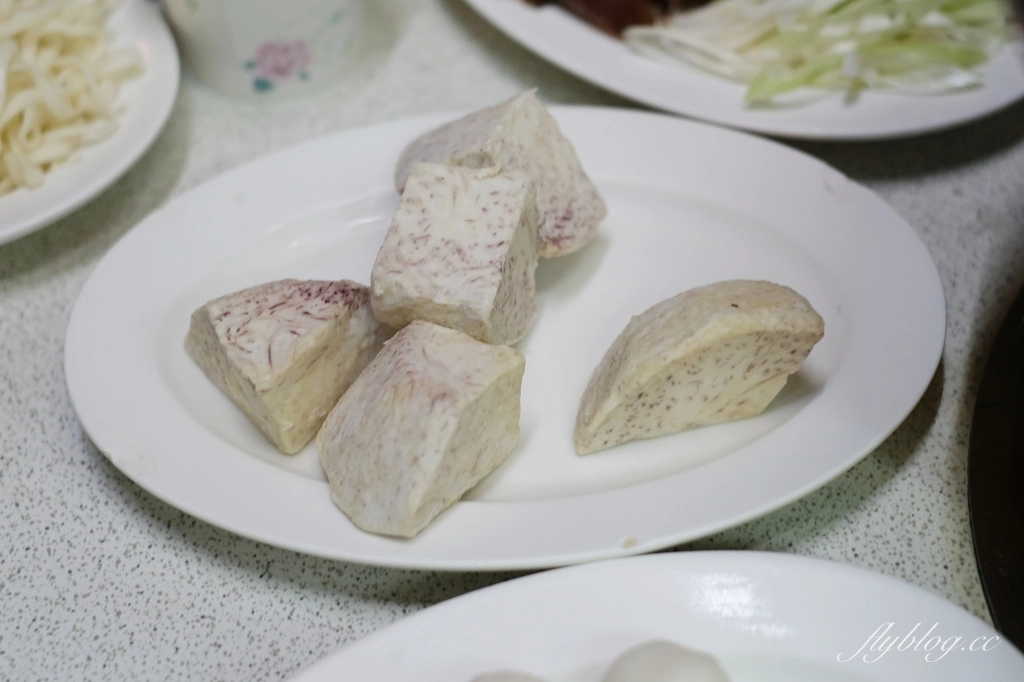 台中中區｜汕頭牛肉劉沙茶總店，電子街在地60年的炭火沙茶鍋，傳承老兵父親的好手藝 @飛天璇的口袋