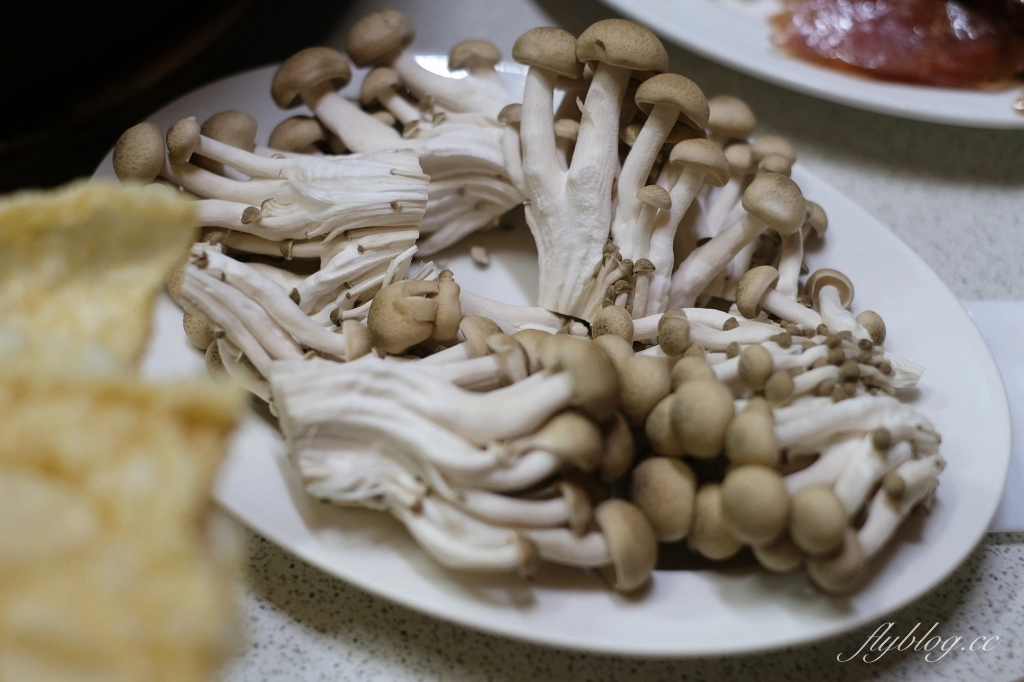 台中中區｜汕頭牛肉劉沙茶總店，電子街在地60年的炭火沙茶鍋，傳承老兵父親的好手藝 @飛天璇的口袋