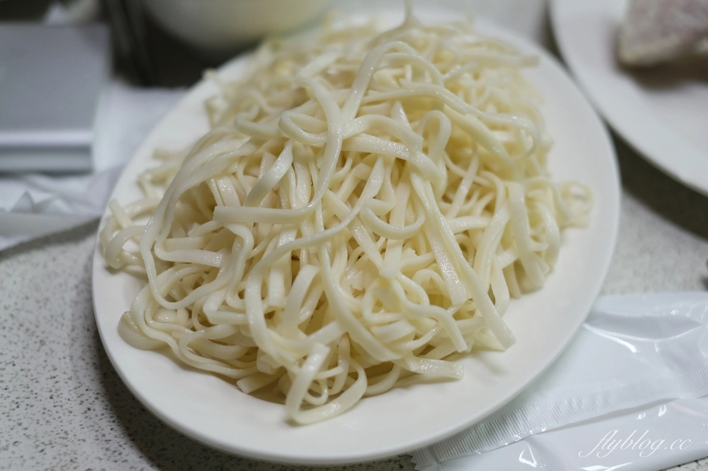 台中中區｜汕頭牛肉劉沙茶總店，電子街在地60年的炭火沙茶鍋，傳承老兵父親的好手藝 @飛天璇的口袋