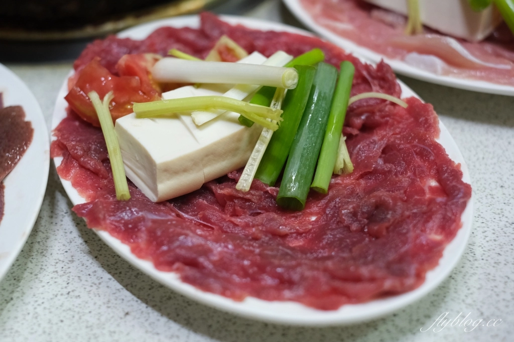 台中中區｜汕頭牛肉劉沙茶總店，電子街在地60年的炭火沙茶鍋，傳承老兵父親的好手藝 @飛天璇的口袋