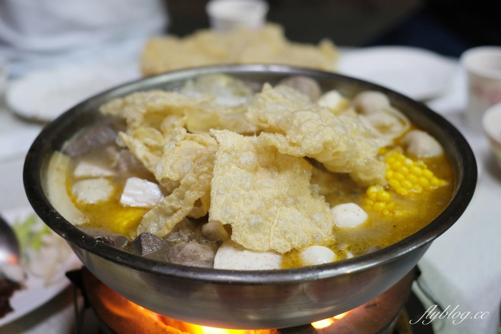 台中中區｜汕頭牛肉劉沙茶總店，電子街在地60年的炭火沙茶鍋，傳承老兵父親的好手藝 @飛天璇的口袋