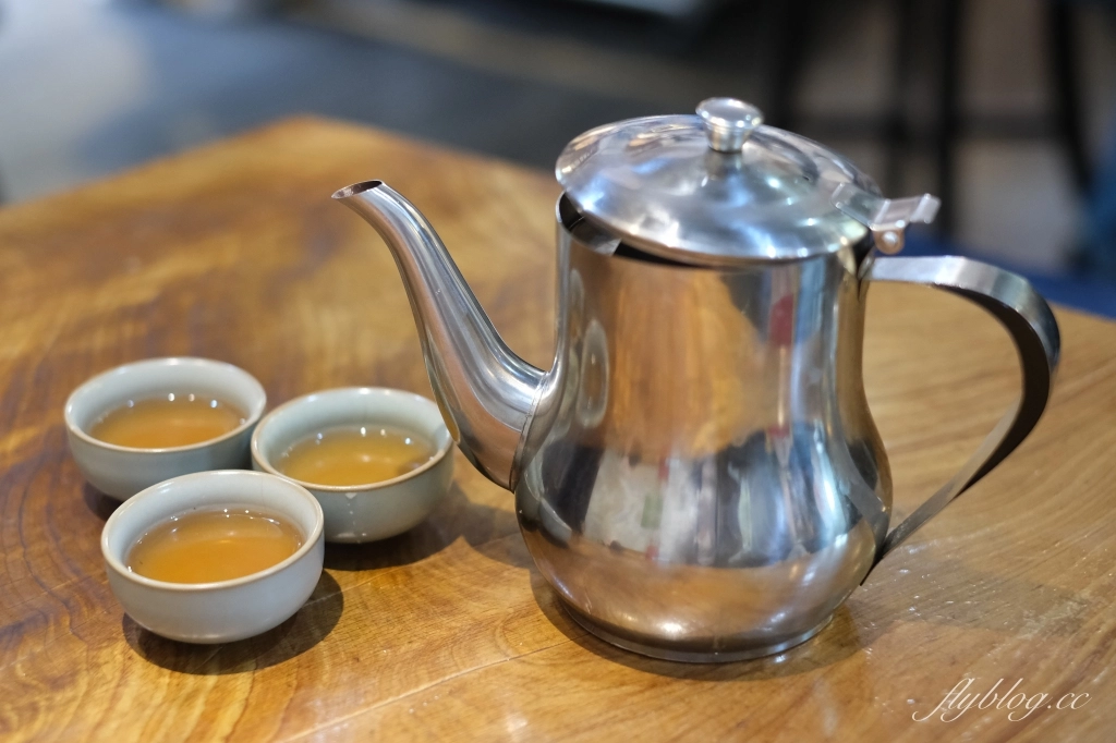 新竹橫山｜內灣茶堂｜內灣老街評價最高的客家料理餐廳，門口扛棒寫著不好吃免錢 @飛天璇的口袋