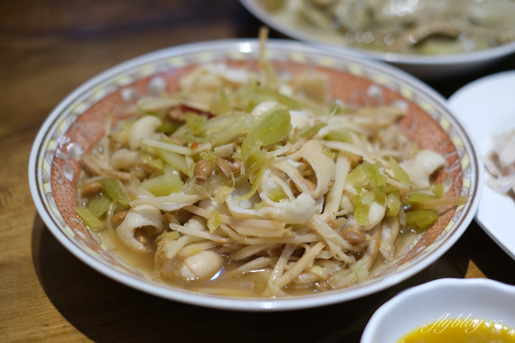 新竹橫山｜內灣茶堂｜內灣老街評價最高的客家料理餐廳，門口扛棒寫著不好吃免錢 @飛天璇的口袋