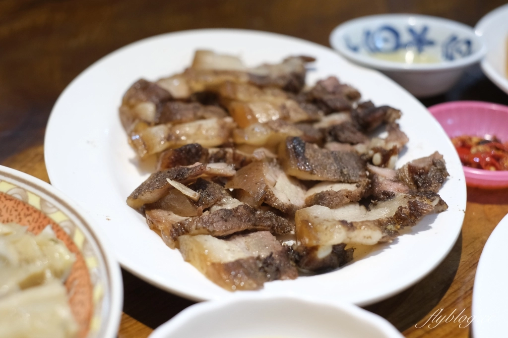 新竹橫山｜內灣茶堂｜內灣老街評價最高的客家料理餐廳，門口扛棒寫著不好吃免錢 @飛天璇的口袋