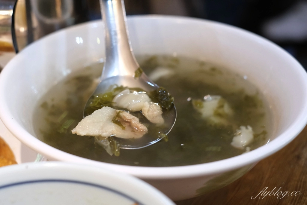 新竹橫山｜內灣茶堂｜內灣老街評價最高的客家料理餐廳，門口扛棒寫著不好吃免錢 @飛天璇的口袋