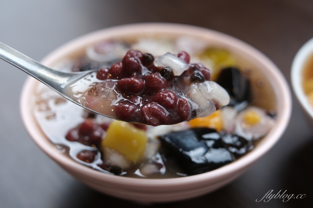 新竹橫山｜內灣老街豆花粉圓創始店｜內灣老街底老字號豆花店，芋圓軟Q豆花滑嫩粉粿好吃 @飛天璇的口袋